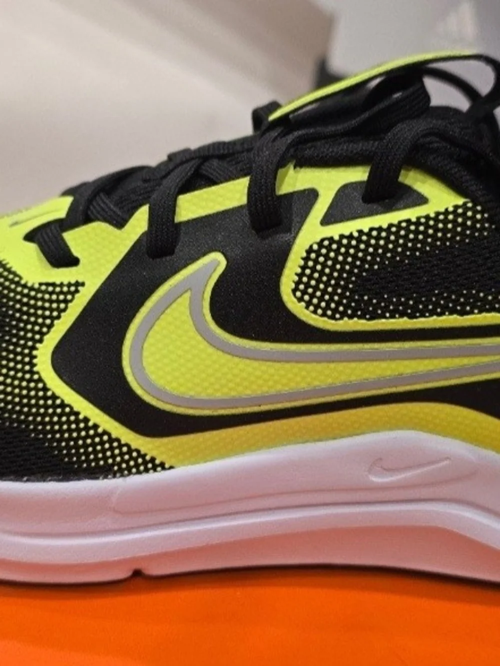 Nike Boys Cosmic Runner - Black & Volt